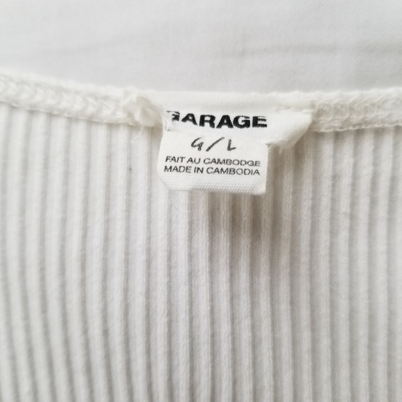 SOLD 🦢 Garage - tie front top - Picture 3 of 3